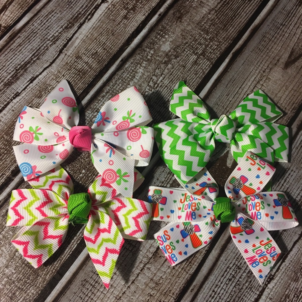 Buy 2 sets/3rd set FREE "Jesus loves me” 4pc bows